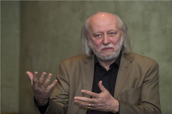 لازلو كراسناهوركاى لازلو كراسناهوركاى