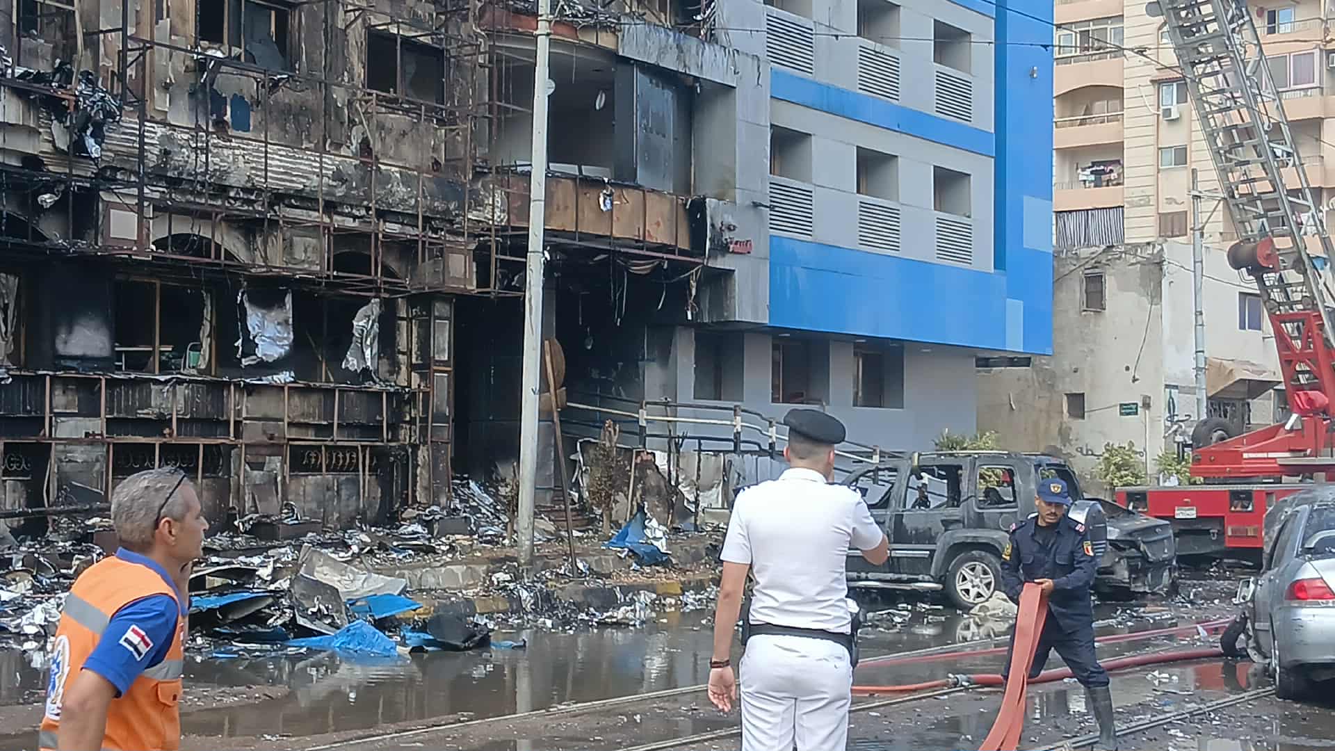 تفحم 3 سيارات في حريق بالإسكندرية تفحم 3 سيارات في حريق بالإسكندرية