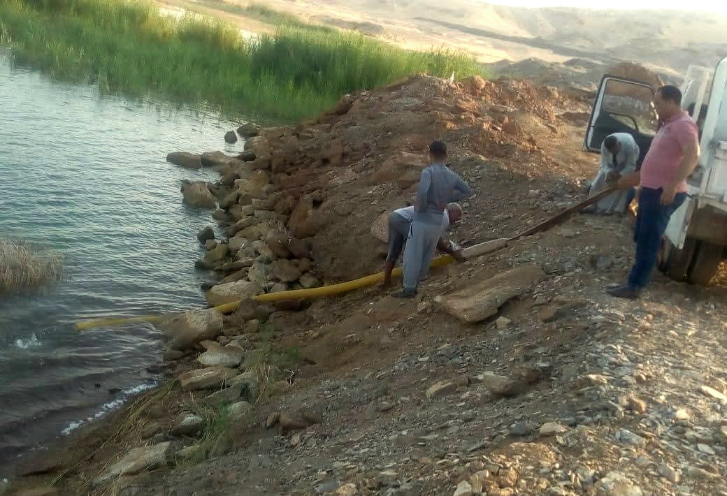 القاء مليون زريعة سمك بالمفيض القاء مليون زريعة سمك بالمفيض