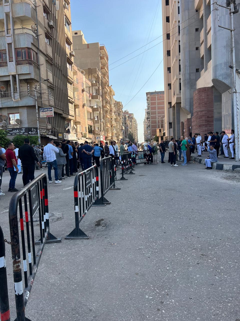 طوابير أمام محكمة المنصورة طوابير أمام محكمة المنصورة