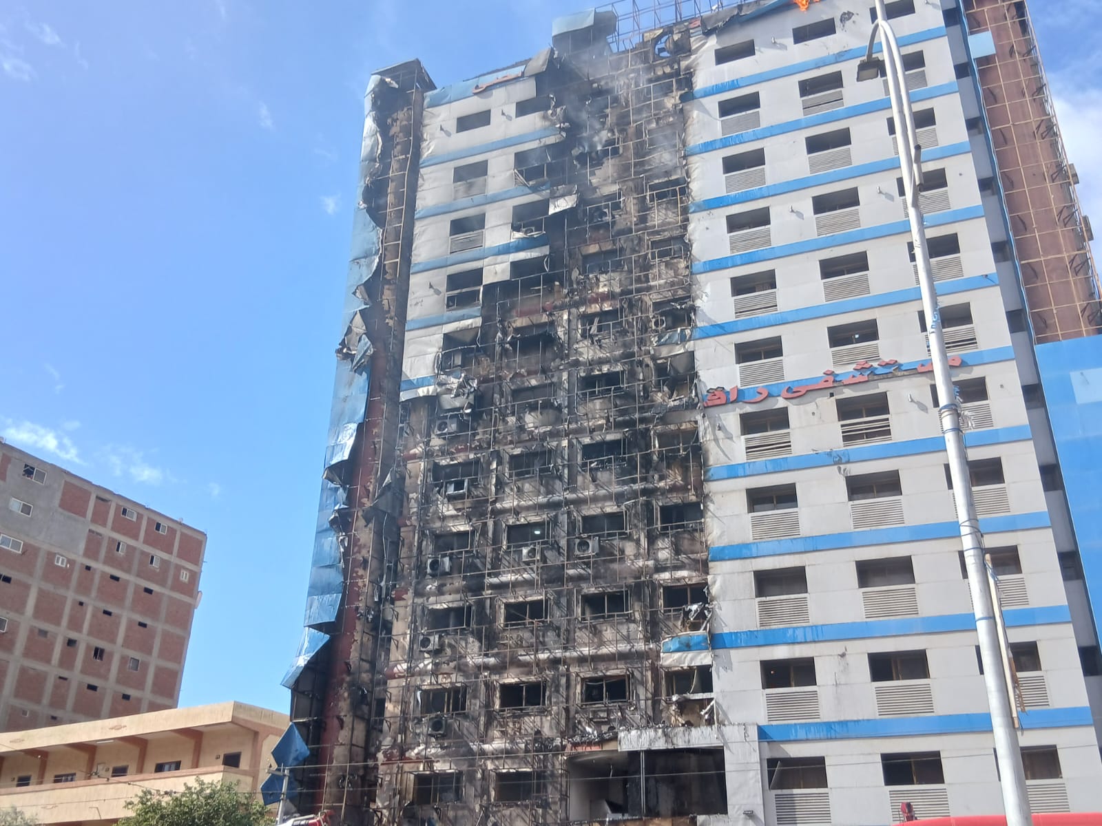 جانب من حريق احدى المستشفيات بالإسكندرية جانب من حريق احدى المستشفيات بالإسكندرية