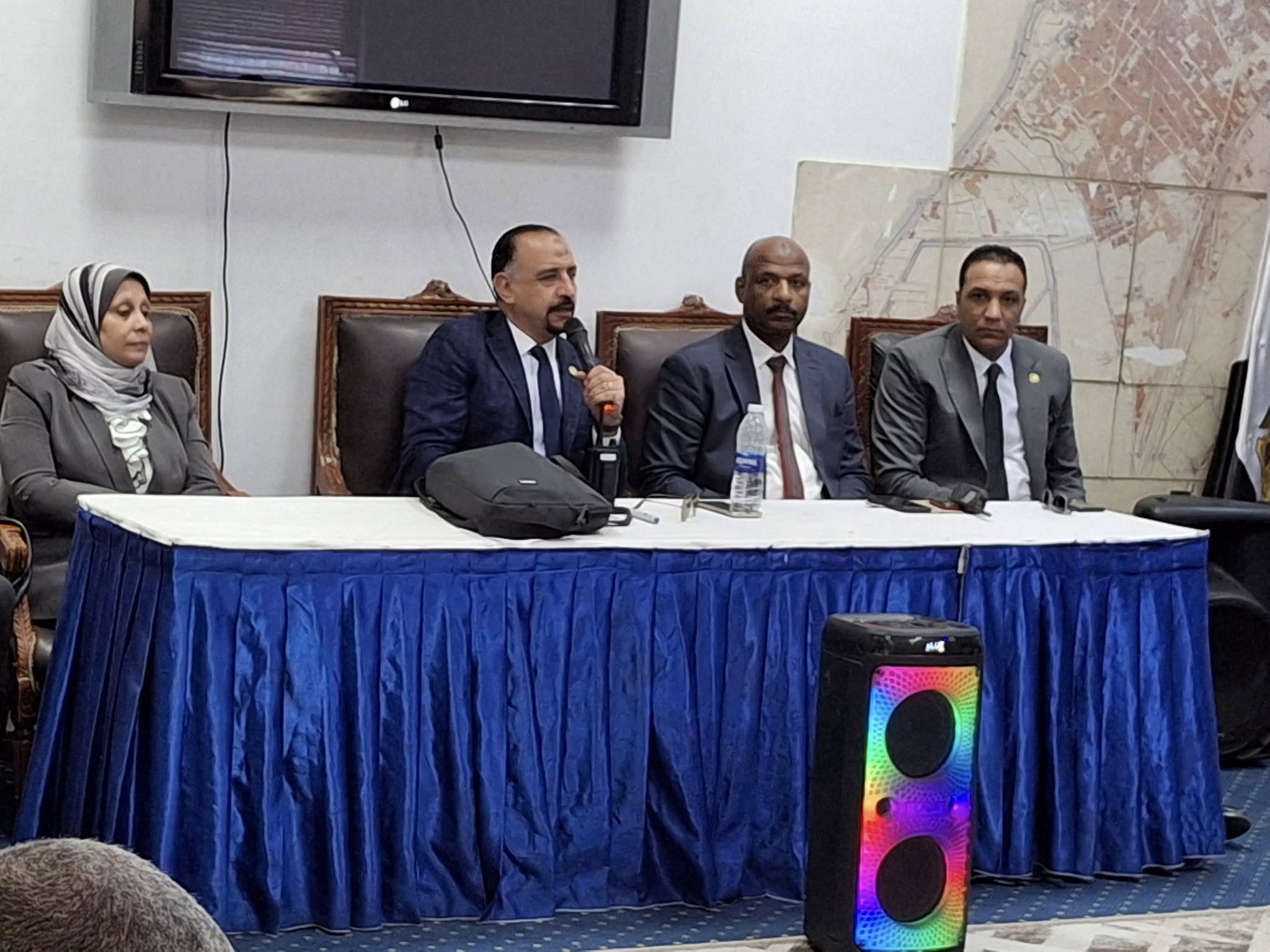 بحث إعفاء غير القادرين من أعباء التأمين الصحي الشامل بالأقصر