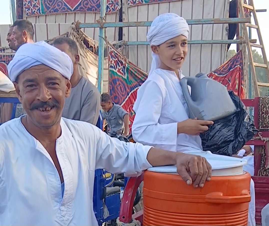 _توزيع عصائر على الحضور  Player