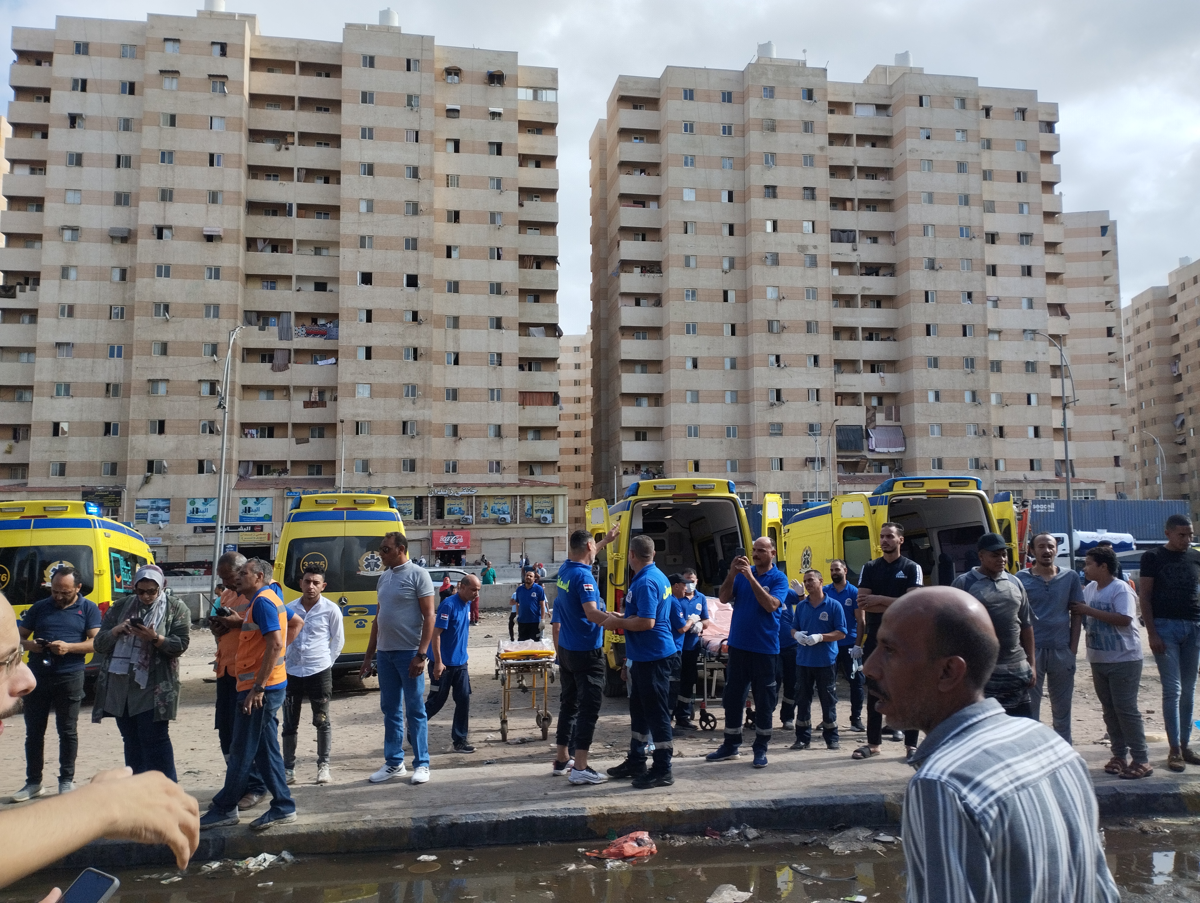 سيارات الاسعاف في حريق مستشفي بالاسكندريه سيارات الاسعاف في حريق مستشفي بالاسكندريه