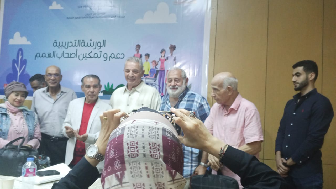 الفنان محمود حميدة أثناء الندوة