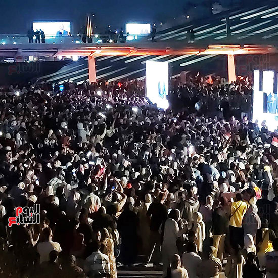 الآلاف-بمكتبة-الإسكندرية-لمتابعة-افتتاح-المتحف-المصرى-الكبير-(3)