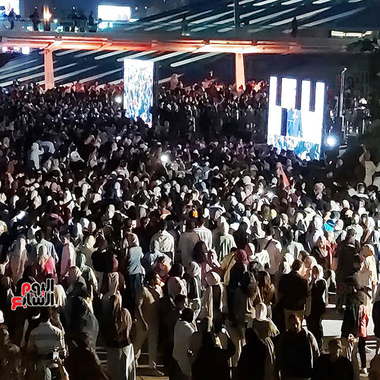 الآلاف-بمكتبة-الإسكندرية-لمتابعة-افتتاح-المتحف-المصرى-الكبير-(1)