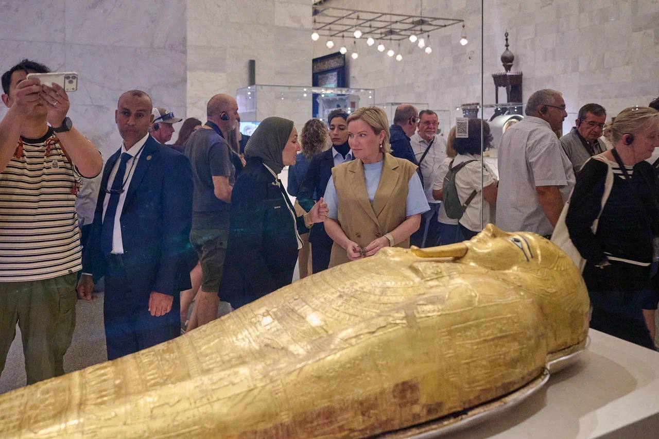 جانب من زيارة وزيرة الثقافة الروسية جانب من زيارة وزيرة الثقافة الروسية