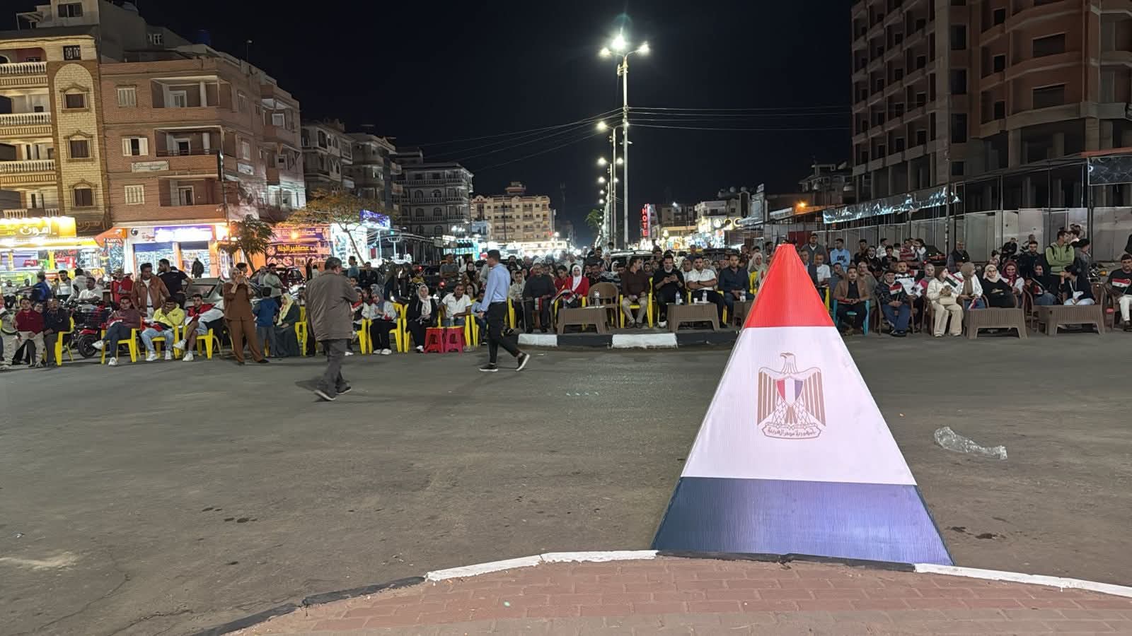 مواطنون بالدقهلية يتابعون احتفالية افتتاح المتحف المصري الكبير  (1)