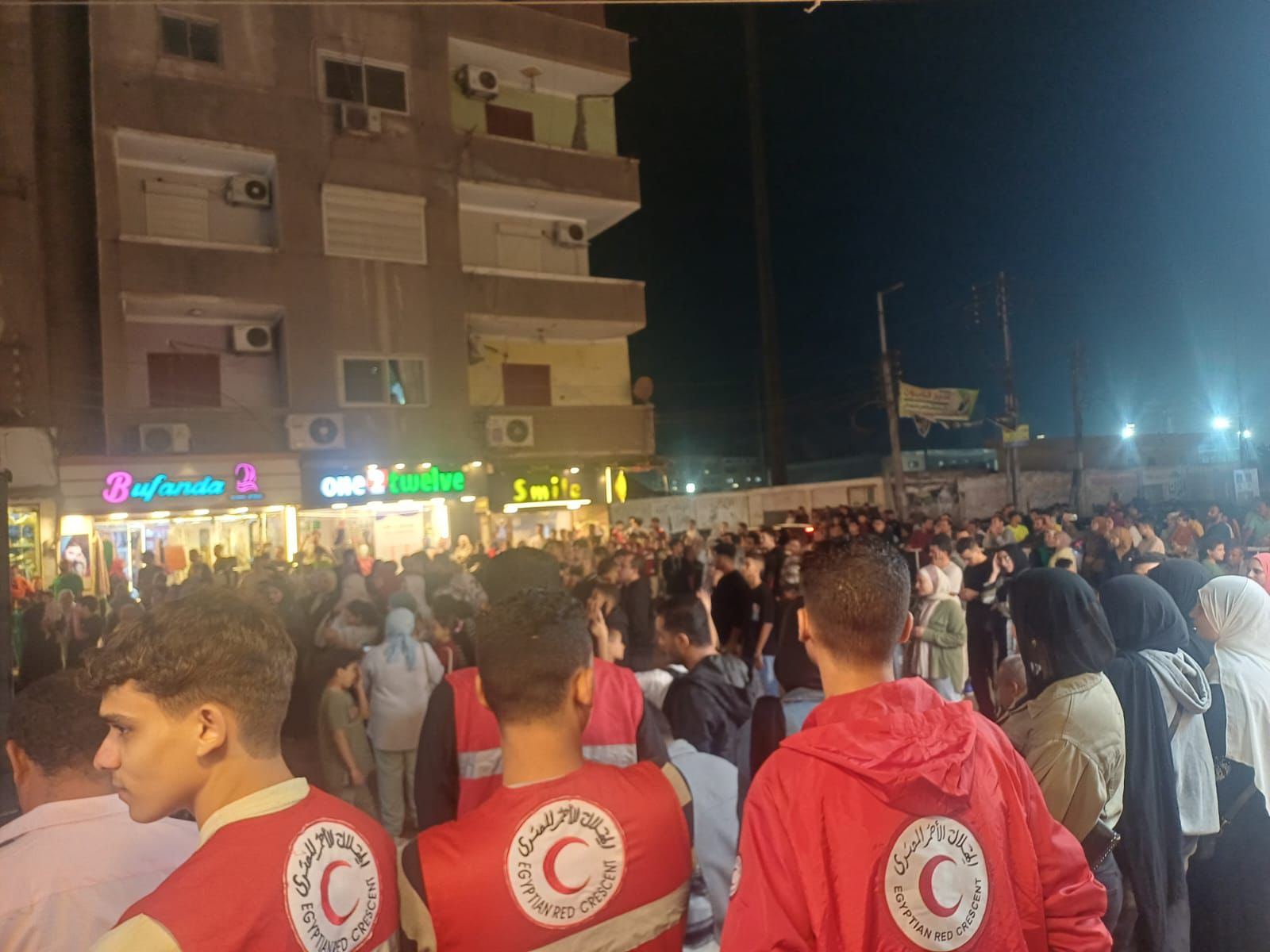 الهلال الأحمر المصري ينتشر لتأمين التجمعات (1)