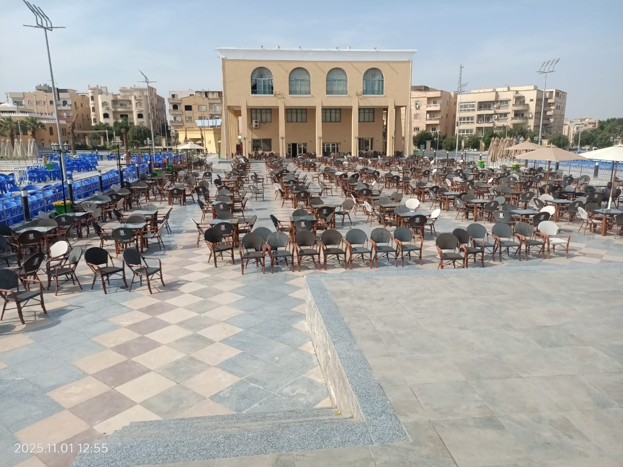 شاشات العرض داخل مراكز الشباب 