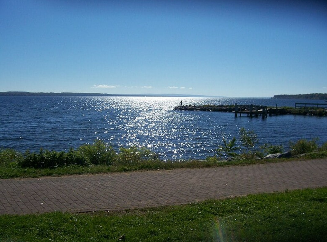 حل لغز بحيرة سينيكا حل لغز بحيرة سينيكا