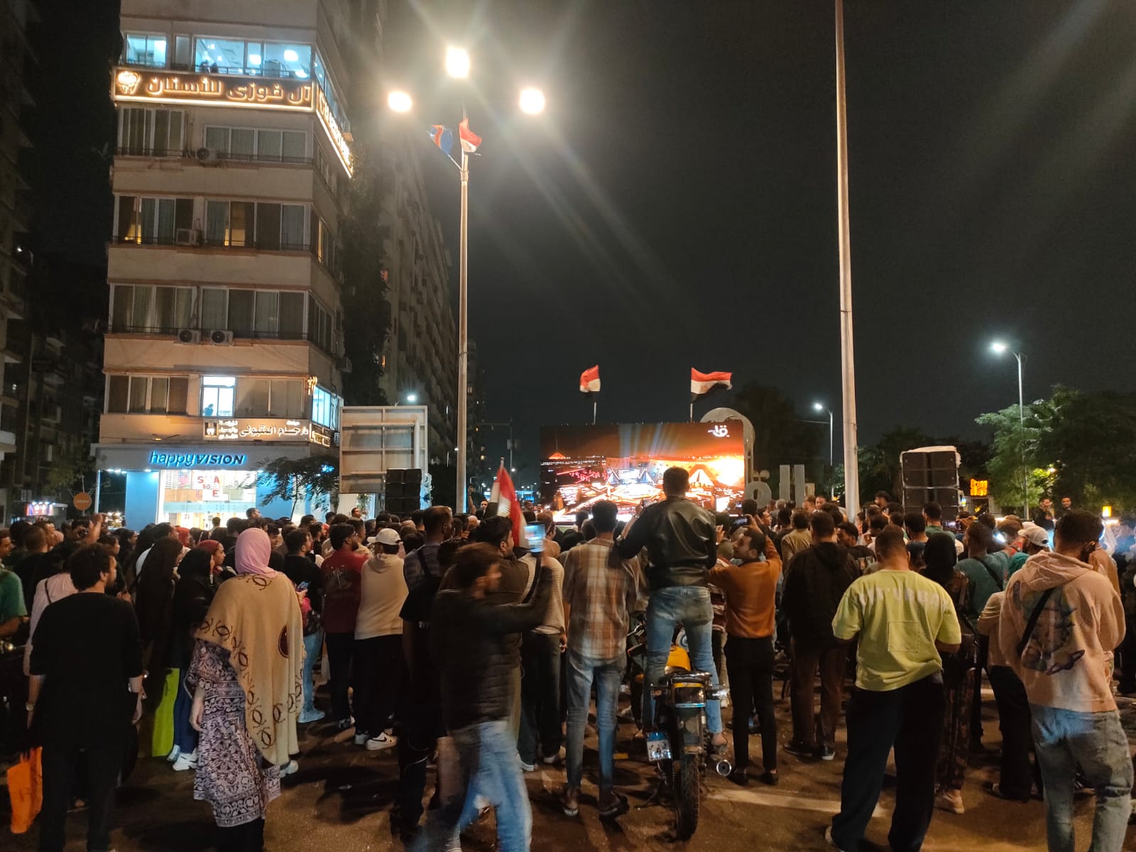 شاشات الجيزة تنقل افتتاح المتحف الكبير (4)