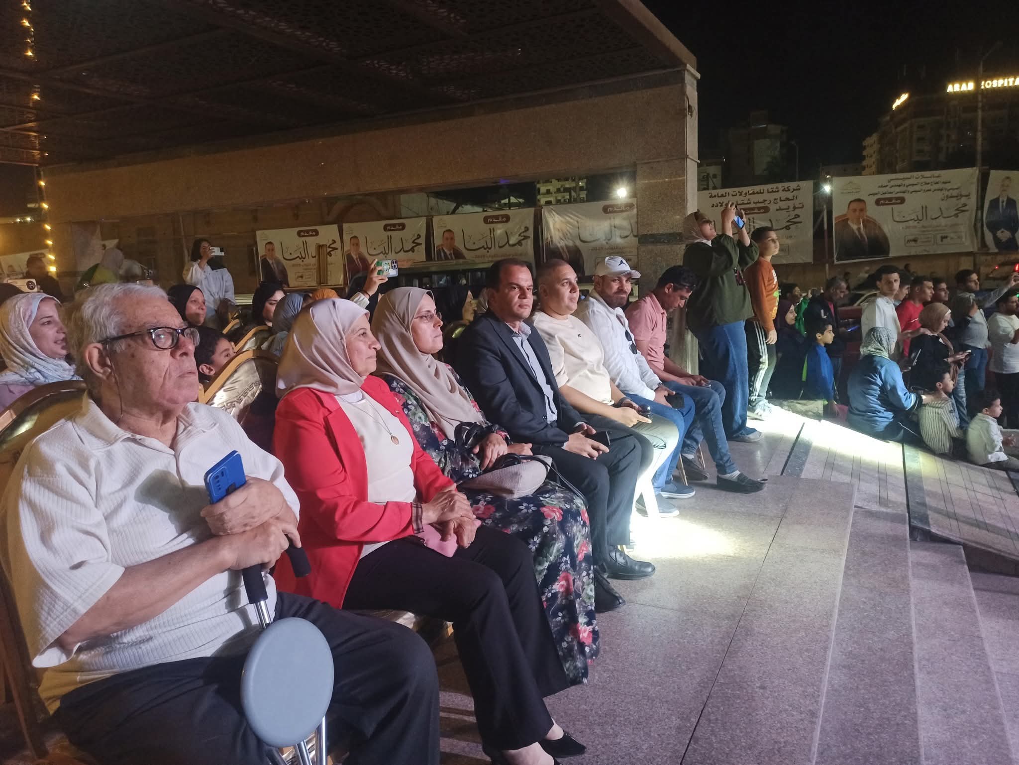 مواطنون بالدقهلية يتابعون احتفالية افتتاح المتحف المصري الكبير  (5)