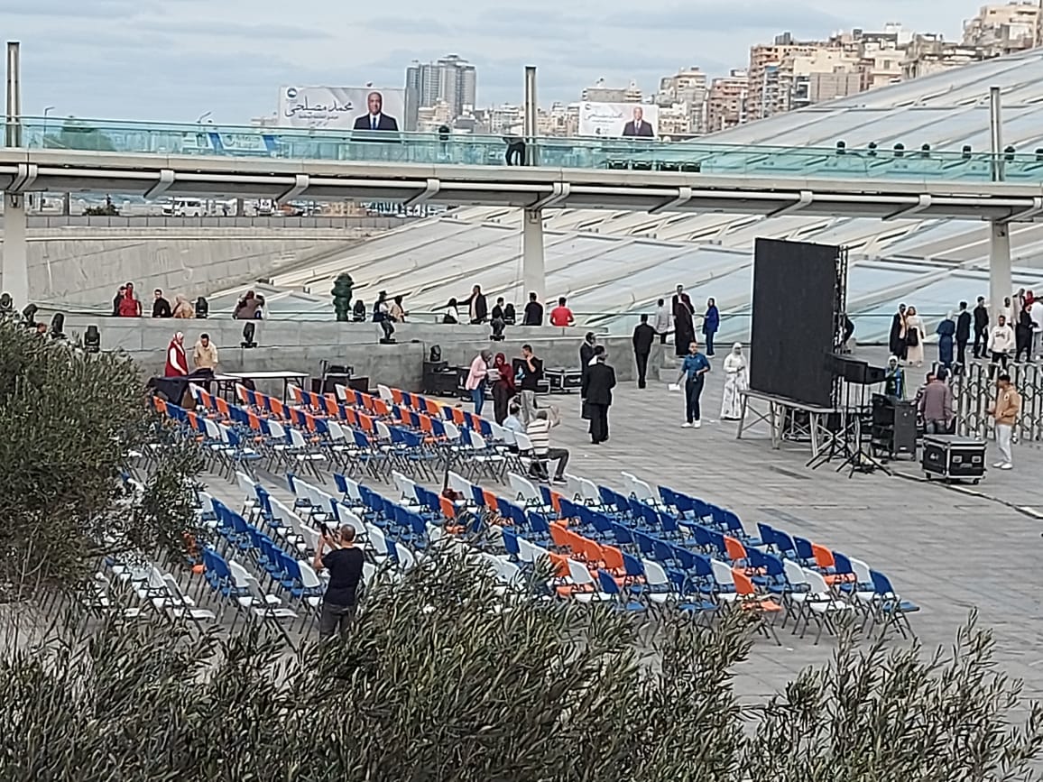 شاشات عرض لافتتاح المتحف المصرى الكبير