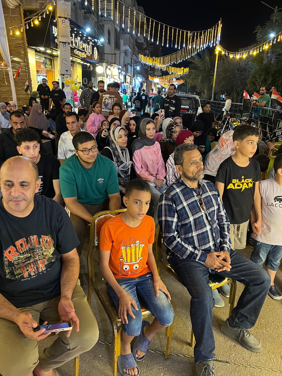 تجمع المواطنين للاحتفال بافتتاح المتحف المصرى الكبير بالدقهلية