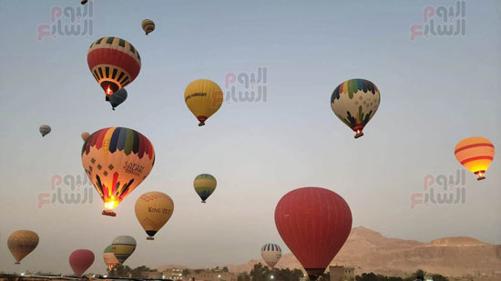 سماء-الأقصر-تشهد-تحليق-80-رحلة-بالون-طائر-تقل-1740-سائح