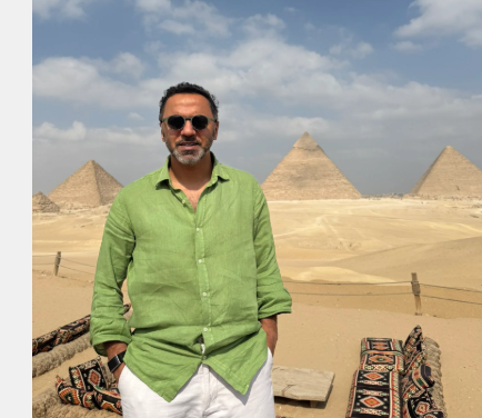 السفير الإماراتى من أمام الأهرامات