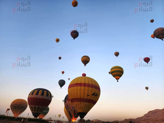 جانب-من-تحليق-رحلات-البالون-الطائر-صباحاً-بالأقصر