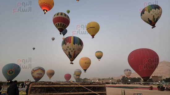 سحر-تحليق-1740-سائح-من-حول-العالم-بالأقصر