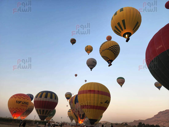 إقلاع-البالونات-الطائرة-فى-أرض-مطار-البالون-بالأقصر