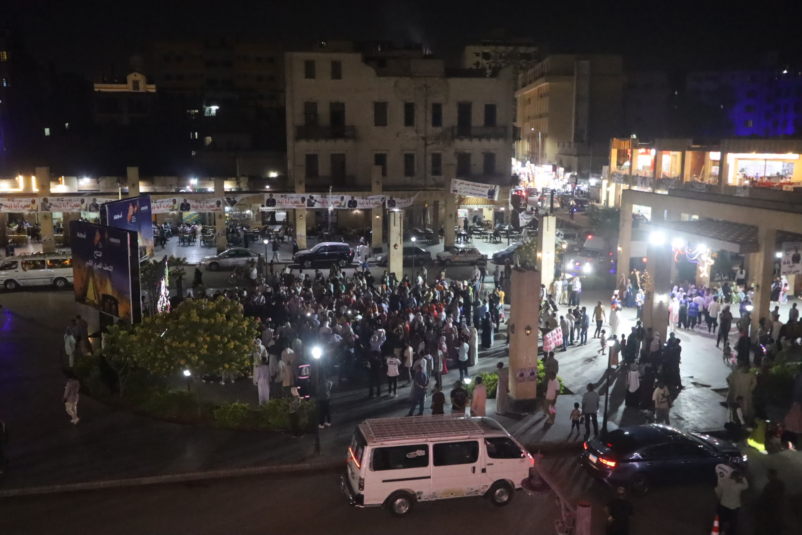 فرحة عارمة بين أهالى أسوان بحفل افتتاح المتحف المصرى الكبير (1)