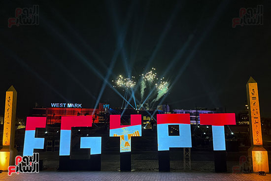 فاير شو وعروض ليزر تزين سماء أكتوبر (9)