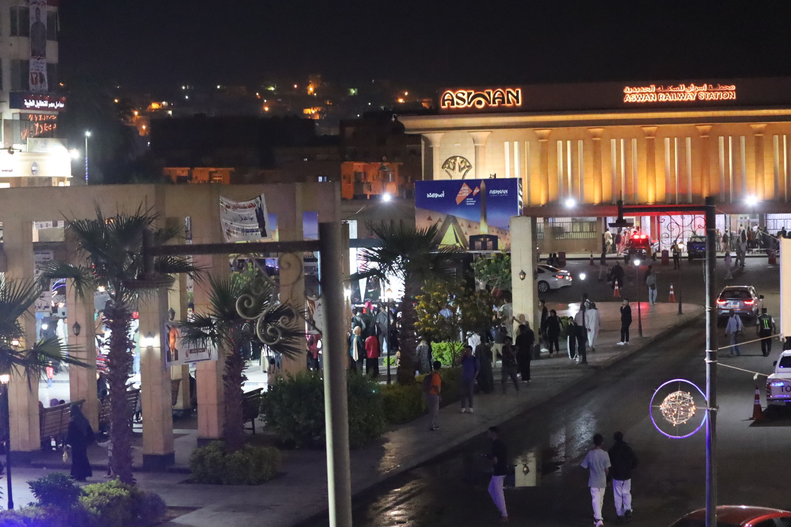 فرحة عارمة بين أهالى أسوان بحفل افتتاح المتحف المصرى الكبير (6)