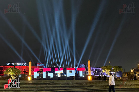 فاير شو وعروض ليزر تزين سماء أكتوبر
