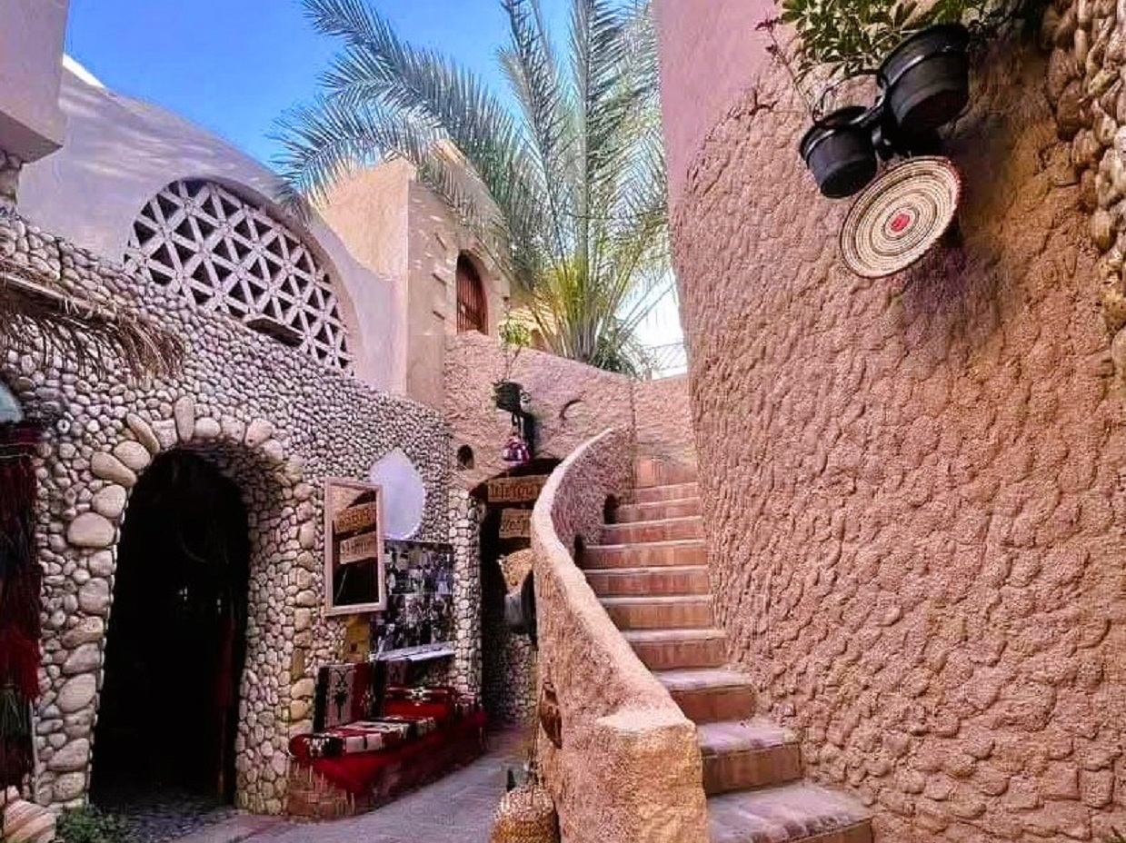 احد فنادق سيوة على الطراز البئي - سيوة