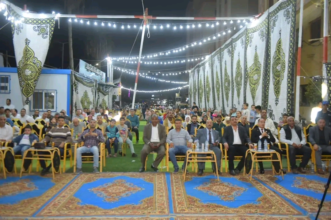 تجمع بمراكز الشباب لمشاهدة حفل افتتاح المتحف تجمع بمراكز الشباب لمشاهدة حفل افتتاح المتحف