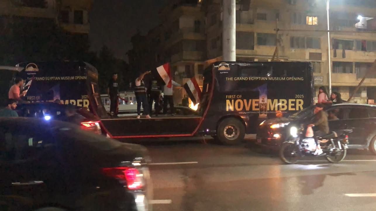 الجيزة تطلق حافلات تجوب الشوارع احتفالا بالمتحف المصرى الكبير
