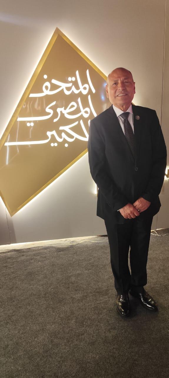 محافظ القاهرة داخل المتحف