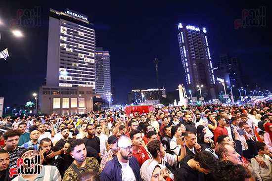 حشود للمتابعة حشود للمتابعة