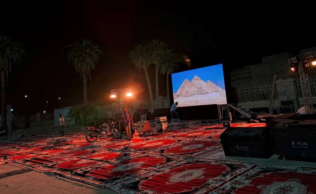 تجهيز الشاشات العملاقة فى ميادين محافظة الأقصر