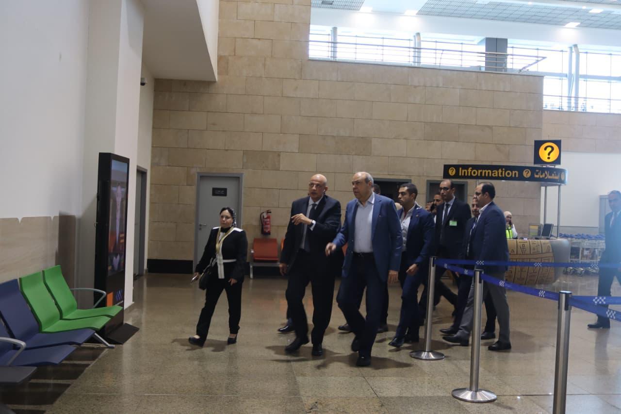 مطارا القاهرة وسفنكس يشهدان حركة تشغيل مكثف (12)
