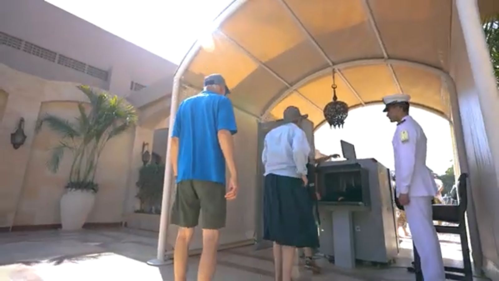 انتشار شرطي مكثف لتأمين ضيوف مصر قبل افتتاح المتحف المصري (6)