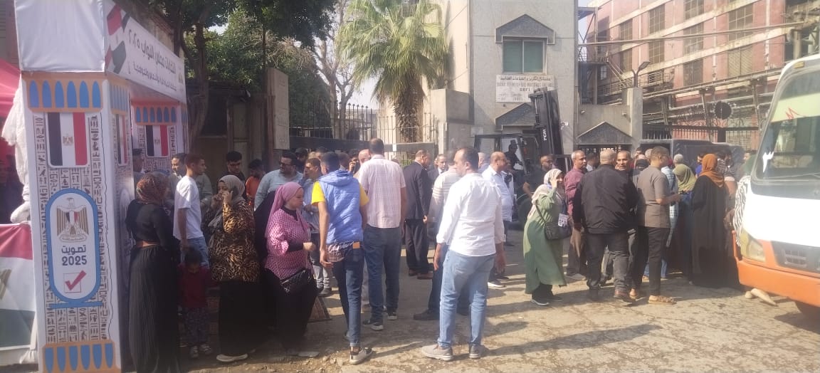 زحام  أمام لجان الانتخابات في الحوامدية (1)