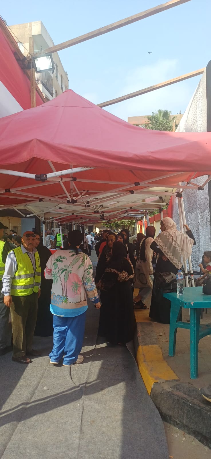 تزايد اعداد الناخبين فى لجان امبابة (1)