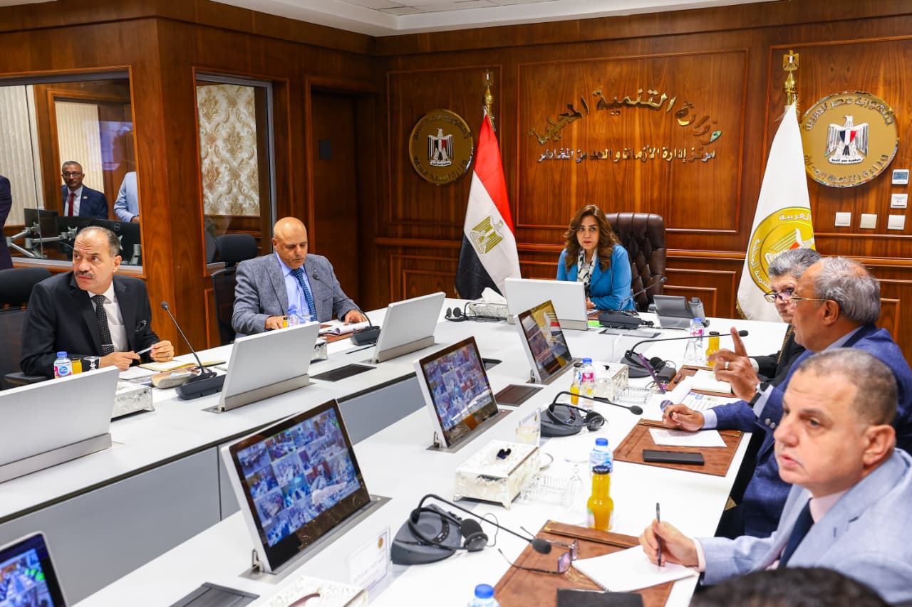 وزيرة التنمية المحلية داخل الغرفة وزيرة التنمية المحلية داخل الغرفة