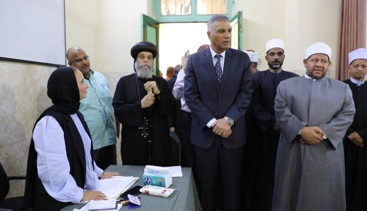 جولة المحافظ باللجان جولة المحافظ باللجان