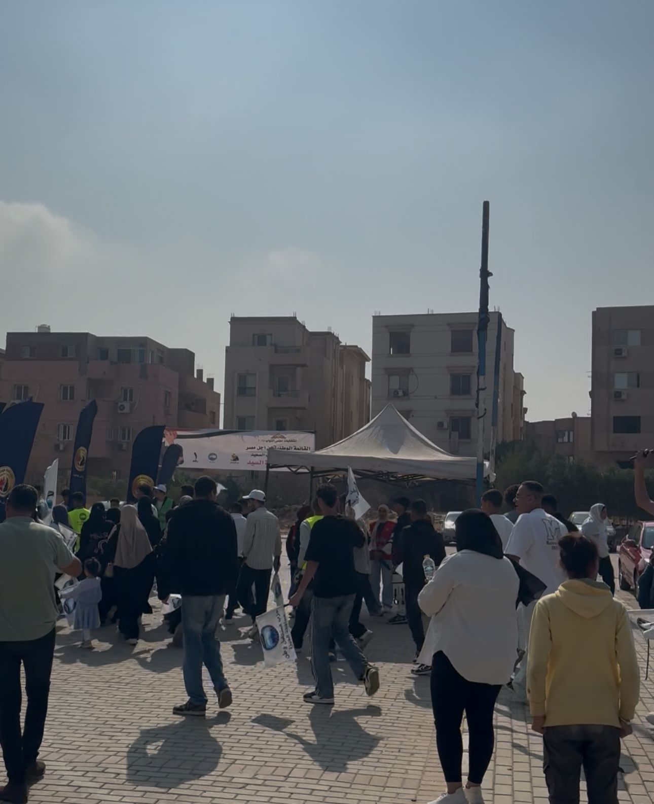 تزاحم وطوابير أمام مدارس الحي المتميز بأكتوبر للإدلاء بأصواتهم في انتخابات مجلس النواب (6)