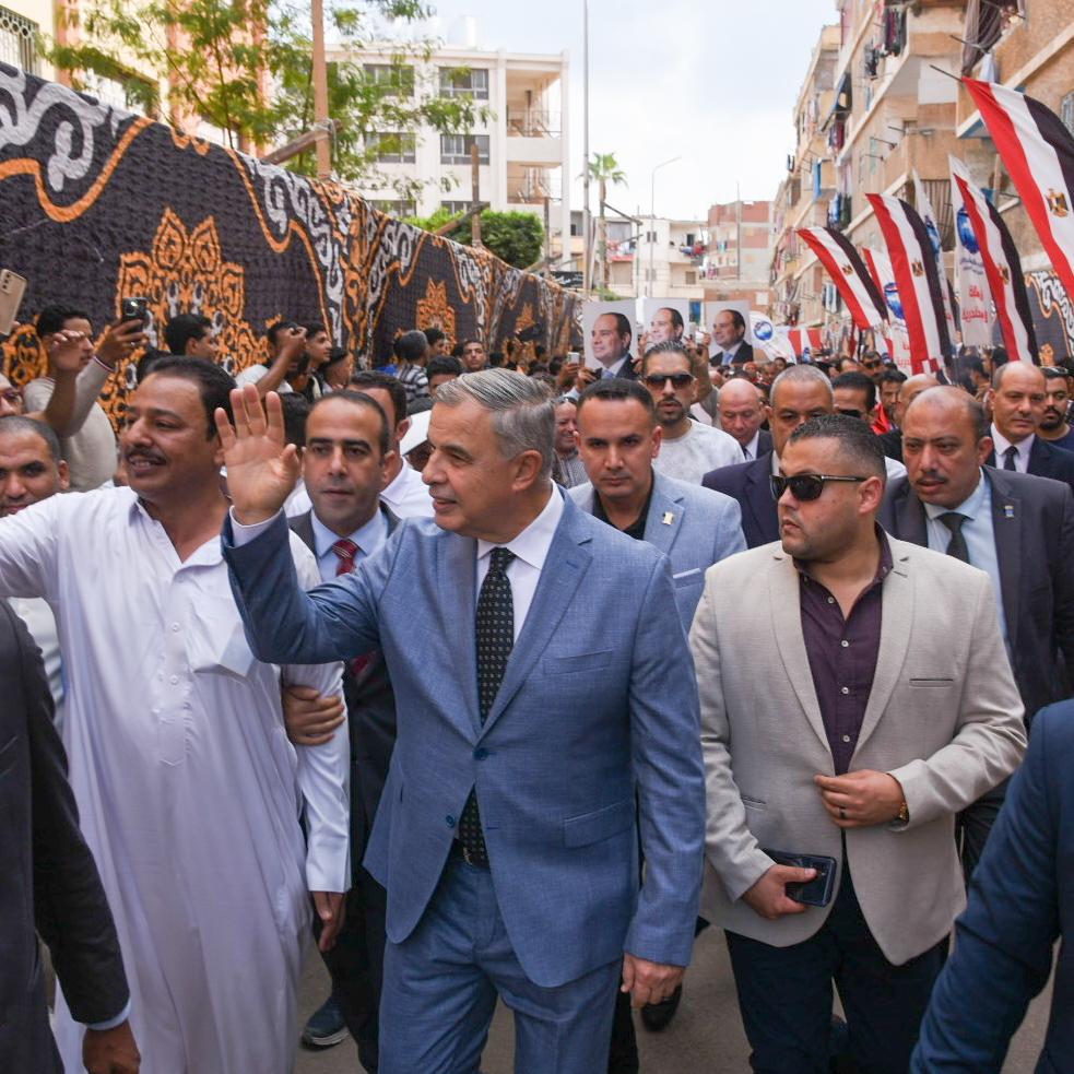 محافظ الاسكندرية فى اللجنة الانتخابية