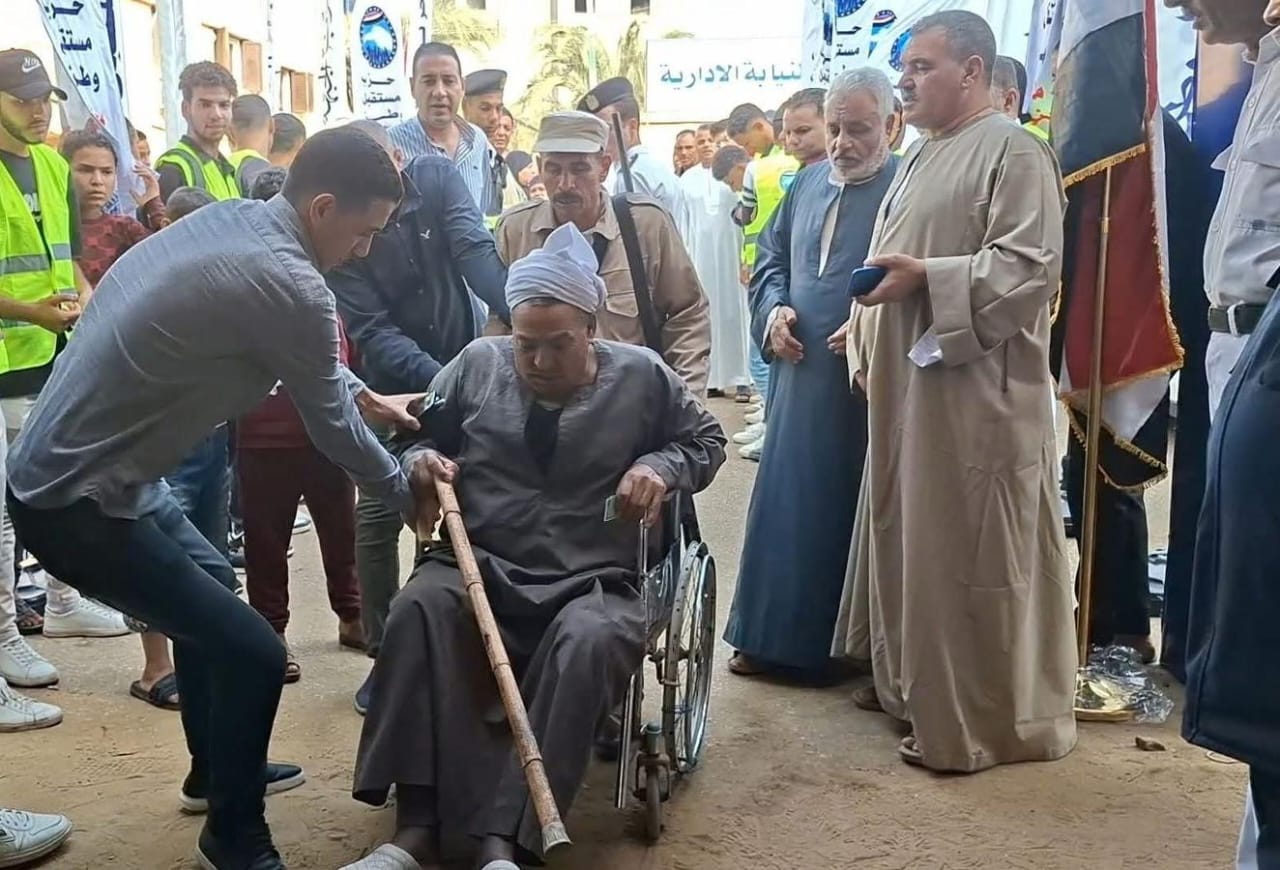 توافد المواطنين على اللجان توافد المواطنين على اللجان