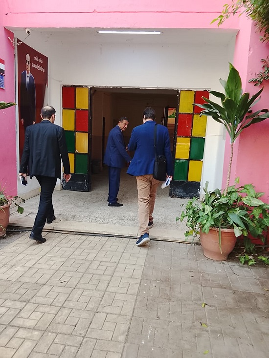 وفد من المتابعين الدوليين للمنظمة العربية لحقوق الانسان  (3)