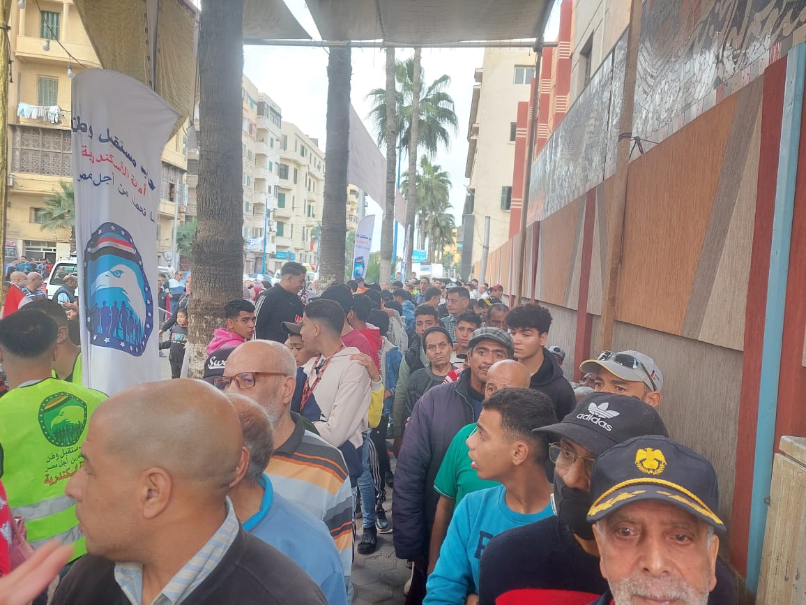 توافد الناخبين على دائرة الجمرك فى الإسكندرية (3)