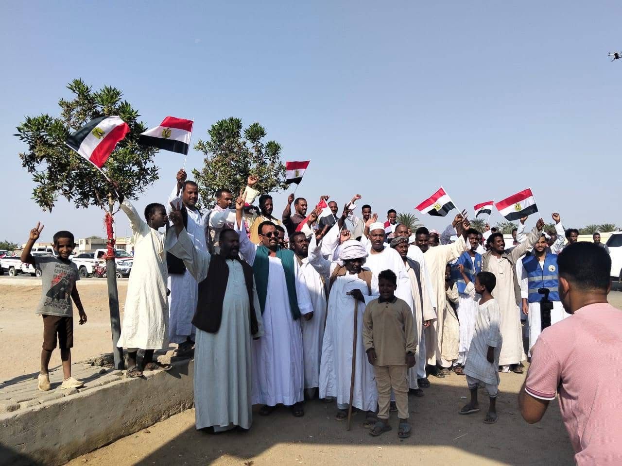 162358-اهالى-حلايب-يرفعون-الإعلام- 162358-اهالى-حلايب-يرفعون-الإعلام-