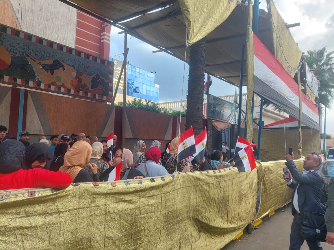 توافد الناخبين على دائرة الجمرك فى الإسكندرية (1)