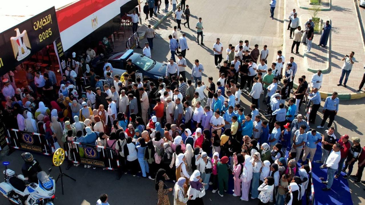 زحام أمام لجان الانتخابات زحام أمام لجان الانتخابات