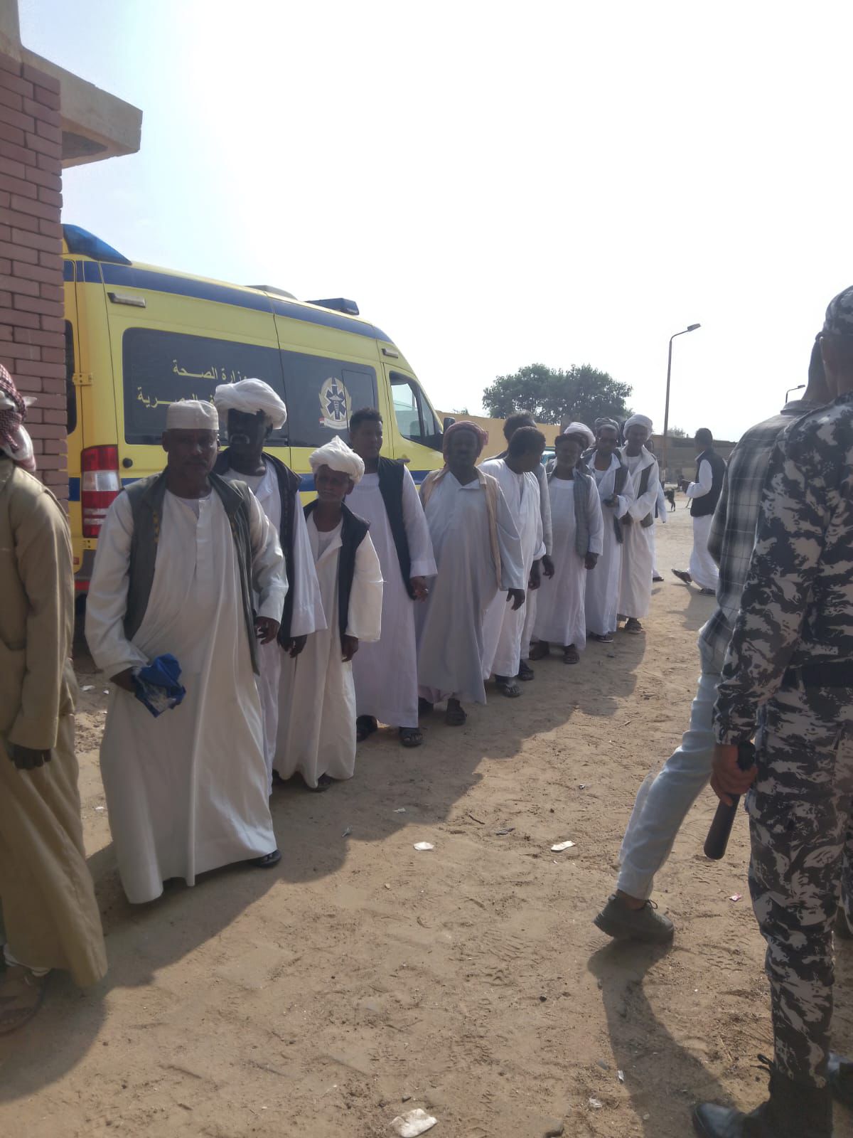 إقبال أهالي أبو رماد فى حلايب على انتخابات مجلس النواب (3)